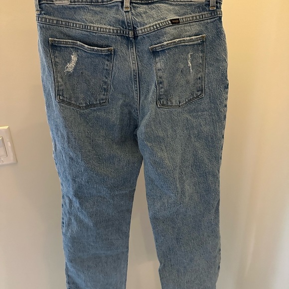 Wrangler Blue Jeans with Distressed Details 6/28 - Picture 4 of 8